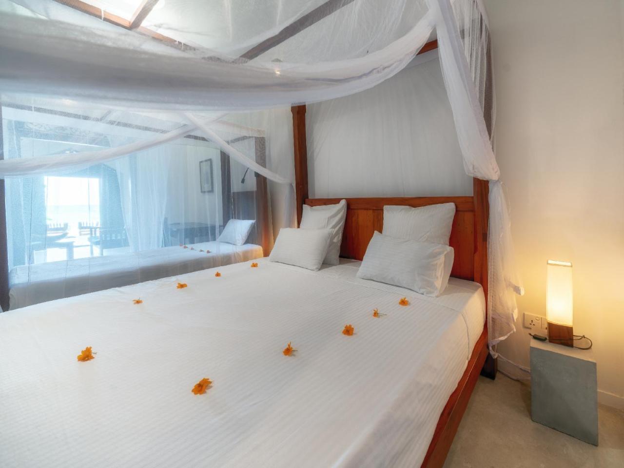 Blue Parrot Beach Villa Ambalangoda  Exterior foto